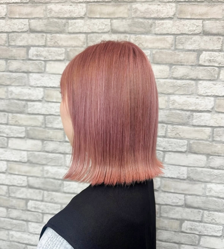 ピンクベージュのつやさらストレートボブ
